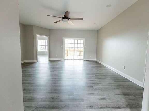 4th image of 212 Senna Dr