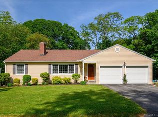 19 Juniper Ridge Dr, Danbury, CT 06811