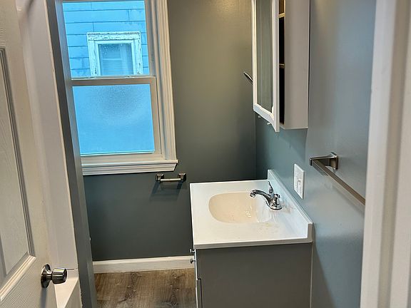 2nd image of 228 Curlew St