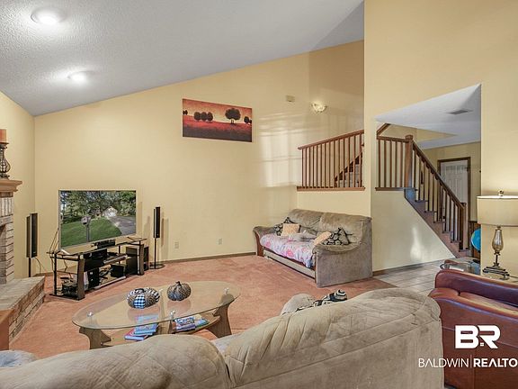 4th image of 496 Ridgewood Dr