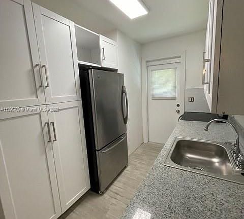 4th image of 2048 NE 168th St APT 2