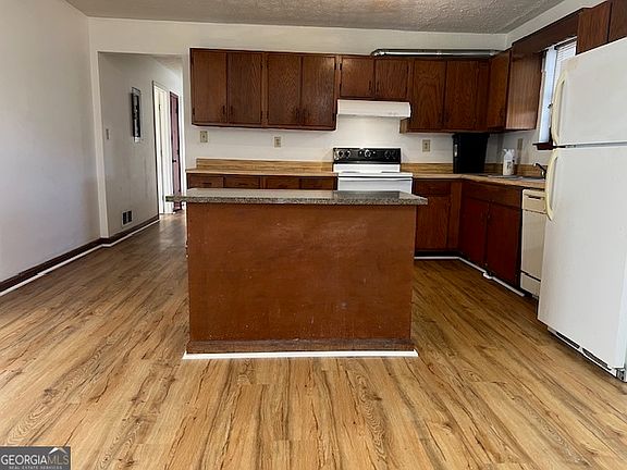 4th image of 506 Carlton Dr