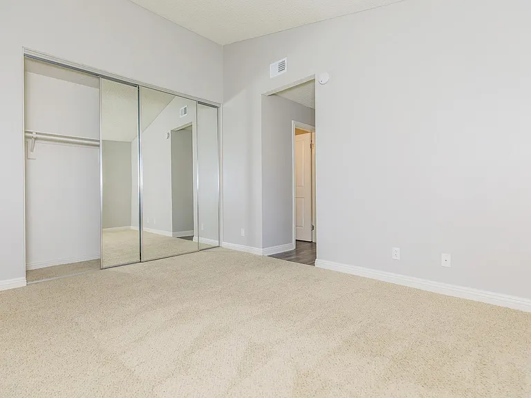 Villa La Paz Apartment Homes — Photo 34