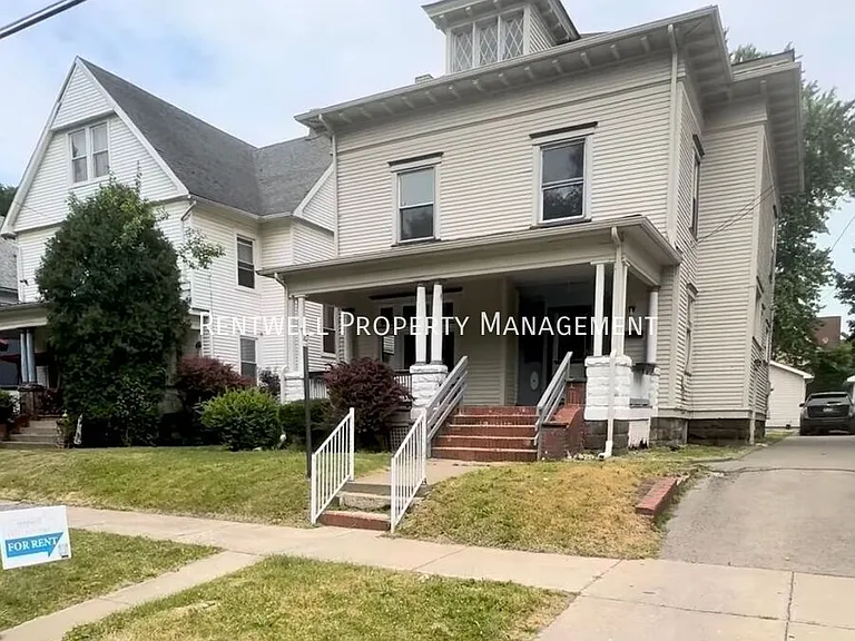 323 Boyles Ave — Photo 2
