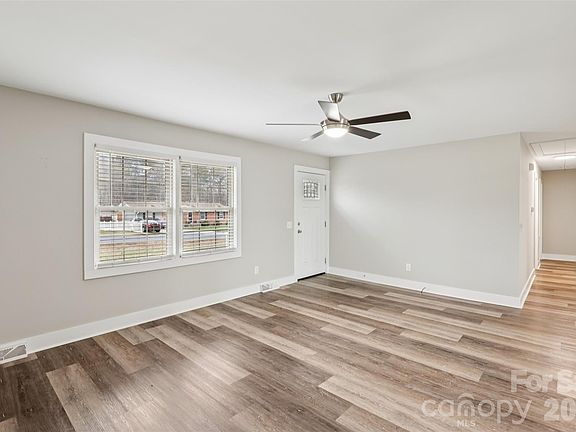5th image of 2223 Woodhurst Ln