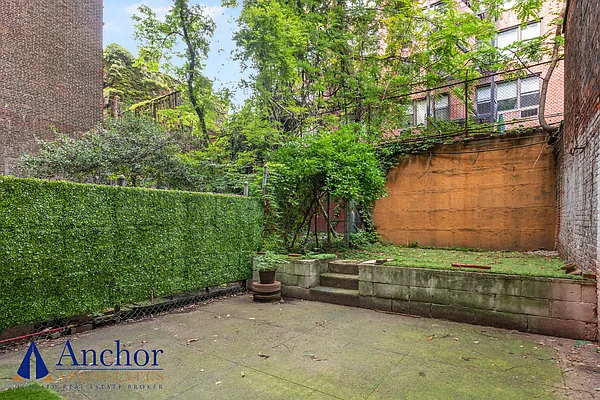 Rented by Anchor Associates | media 24