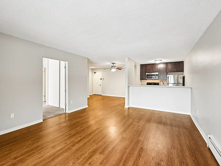 Lexington Hills Apartments — Photo 22