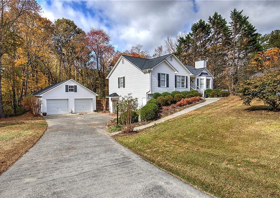 1st image of 26 S Oaks Dr SE