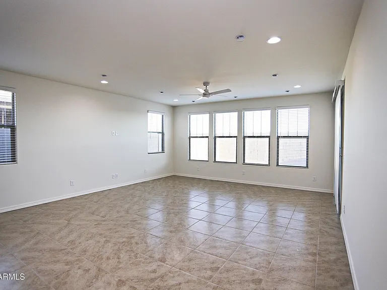 879 W Finch Dr — Photo 10