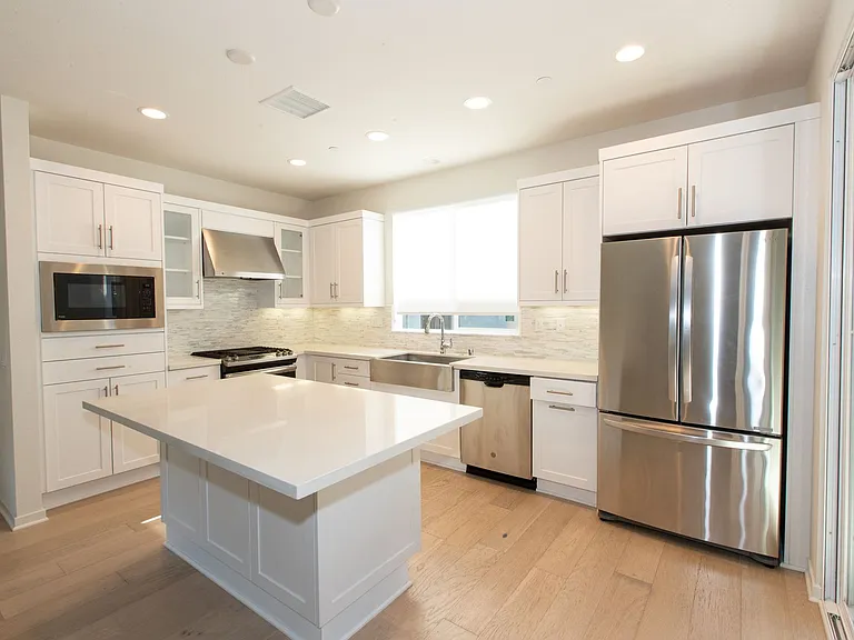 1625 Hampton Dr — Photo 14