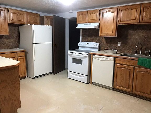 2nd image of 8560 S Clairmont Cir