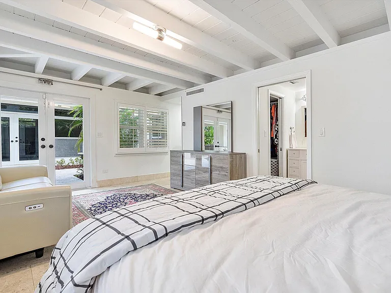 411 Poinciana Dr — Photo 25