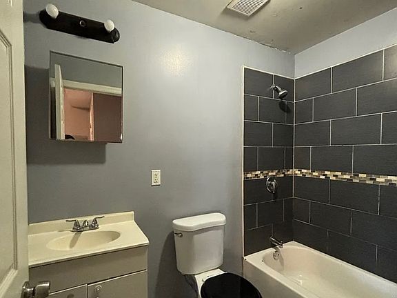 3rd image of 417 15th Ave #2L