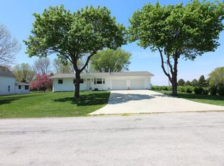 840 Summit Ave, Farnhamville, IA 50538