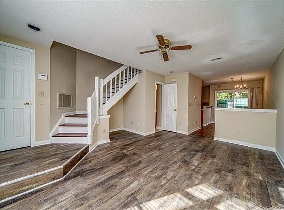 4th image of 3846 Mosscroft Ln