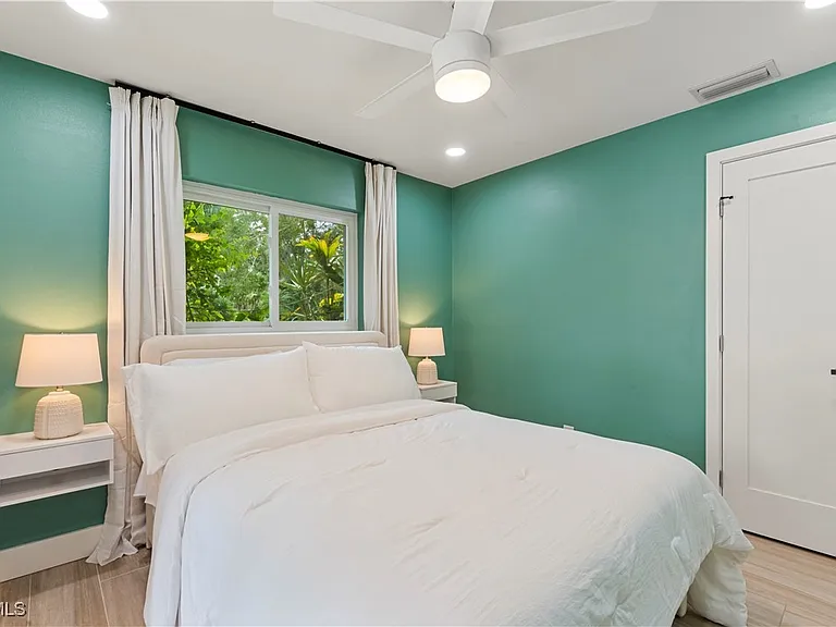 2412 La Salle Ave — Photo 20
