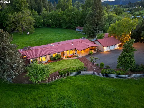 2233 Riverside Dr, Myrtle Creek, OR 97457