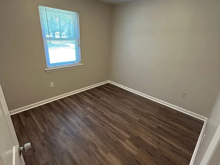 1747 Kings Way — Photo 9