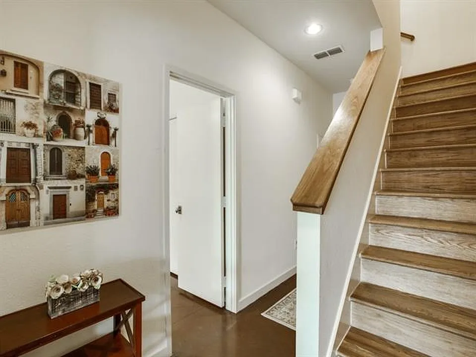 3 bed, 3.5 bath, 2265 sqft, $3,500 — Photo 4
