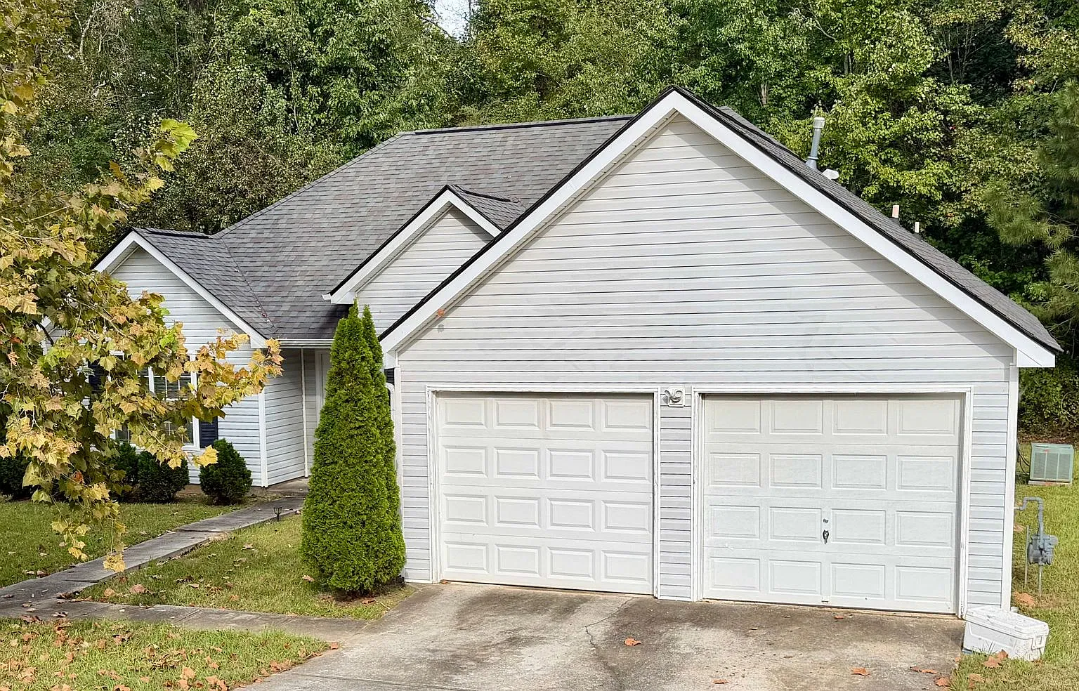 Spacious 3 Bed/2 Bath Ranch in on Quiet Well Kept Street!! — Photo 1