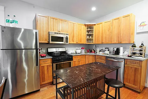 194 Marion St #2 Photo 1