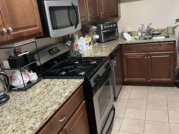 5th image of 1047 W Glenlake Ave APT 3