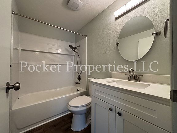 Upstairs full bathroom
