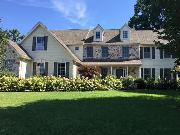 2nd image of 604 Perry Dr