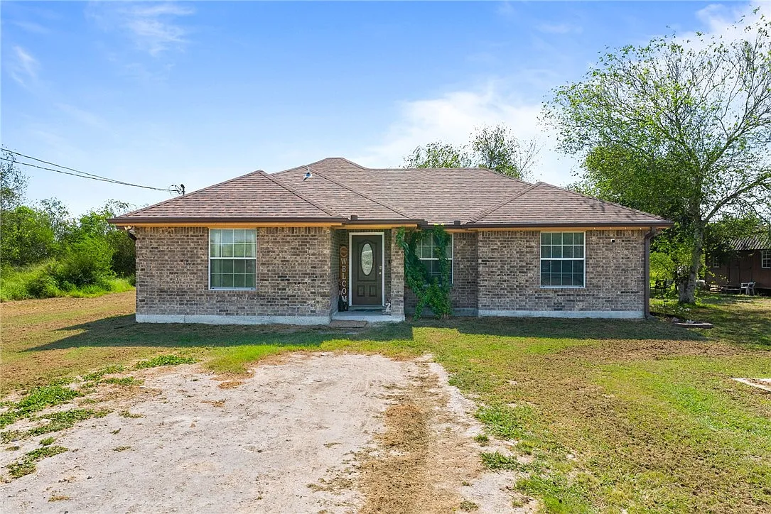 4 bed, 2.0 bath, 1553 sqft, $2,200 — Photo 1