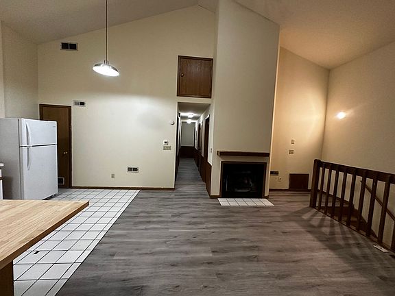 5th image of 2169 Indianola Ave APT D