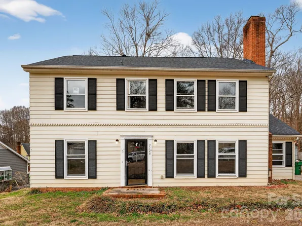 7129 Walnut Wood Dr, Charlotte, NC 28227