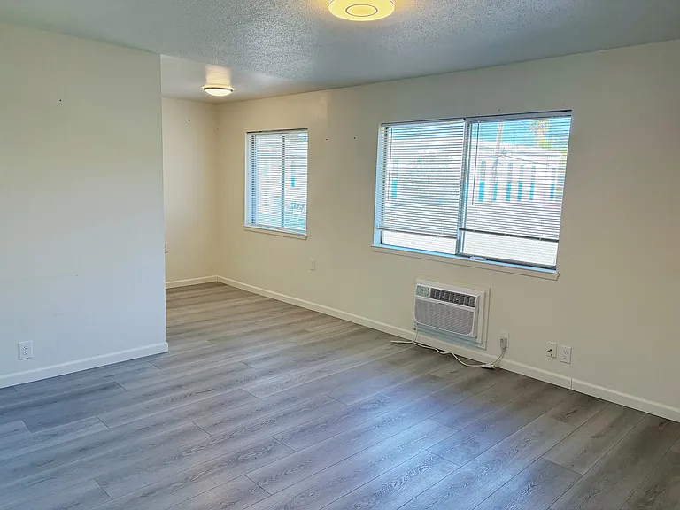 1219 T St #4 — Photo 2