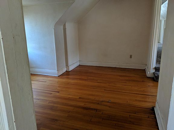 3rd image of 4824 Capitol Ave APT 4
