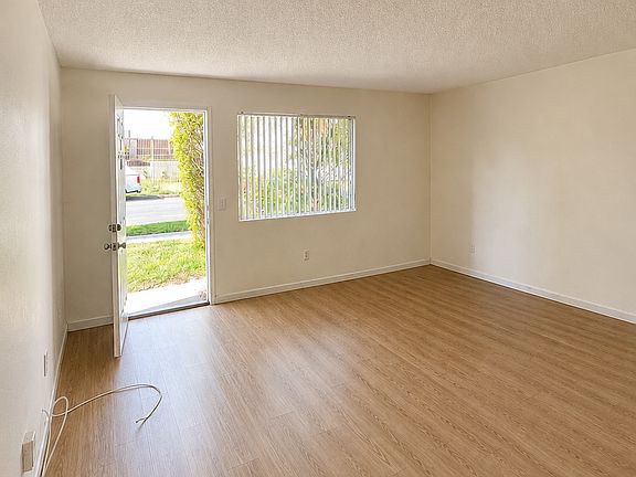 4th image of 11438 Killion St #2