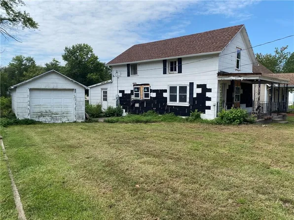 623 W 26th St, Higginsville, MO 64037