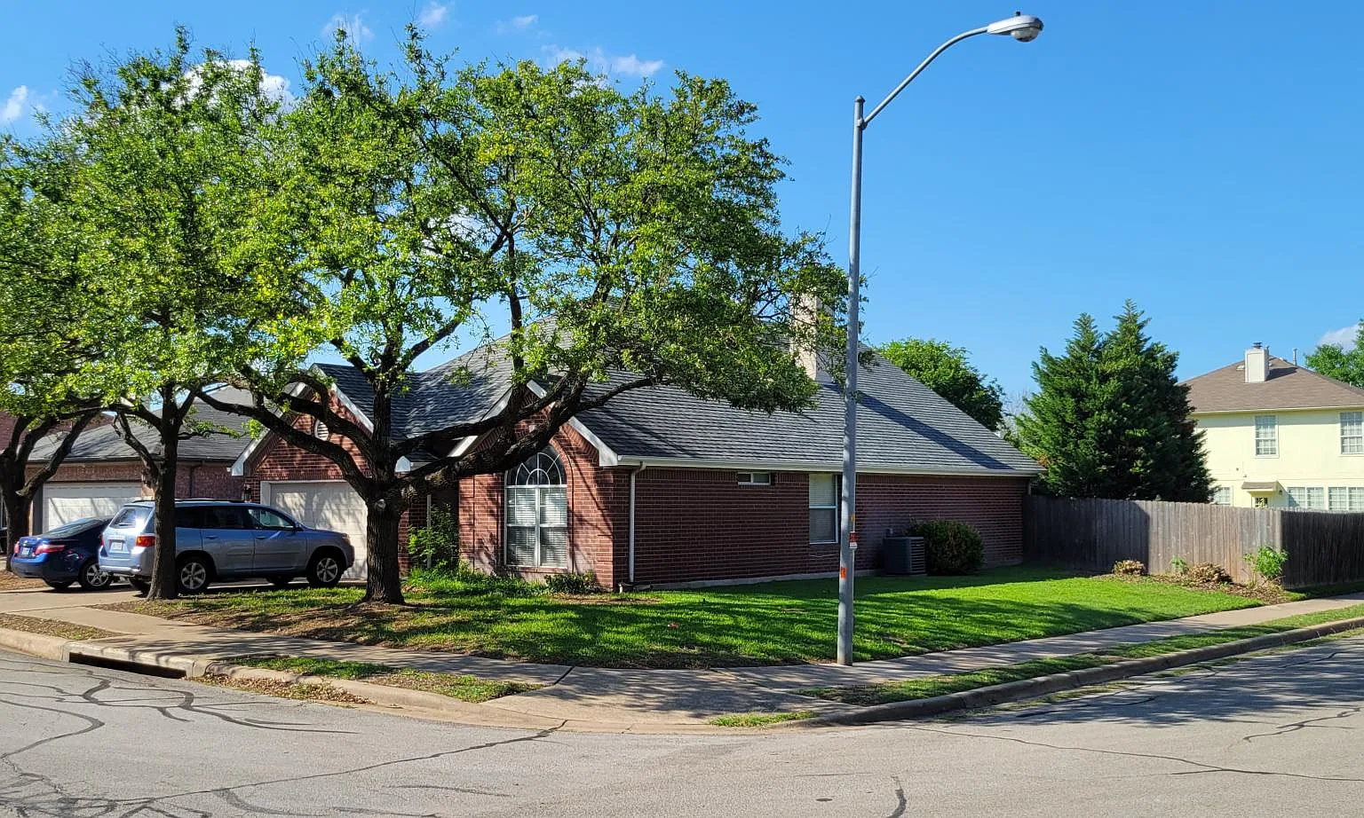 3 bed, 1672 sqft, $2,100 — Photo 2