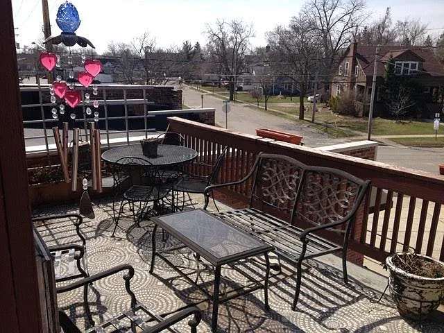 Large deck/balcony