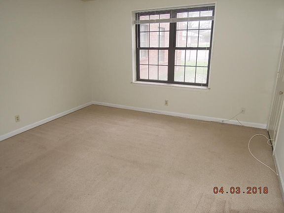 3rd image of 4617 Jamieson Ave APT 1N