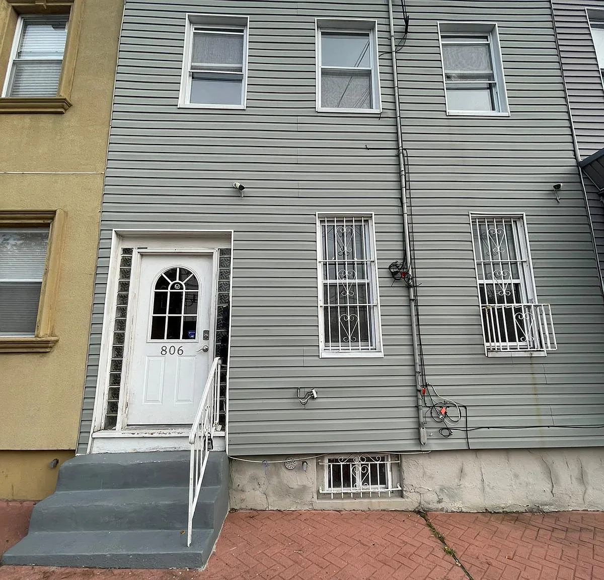 806 Central Ave — Photo 3