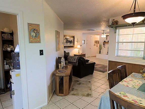 4th image of 119 W Saint Anne Pl