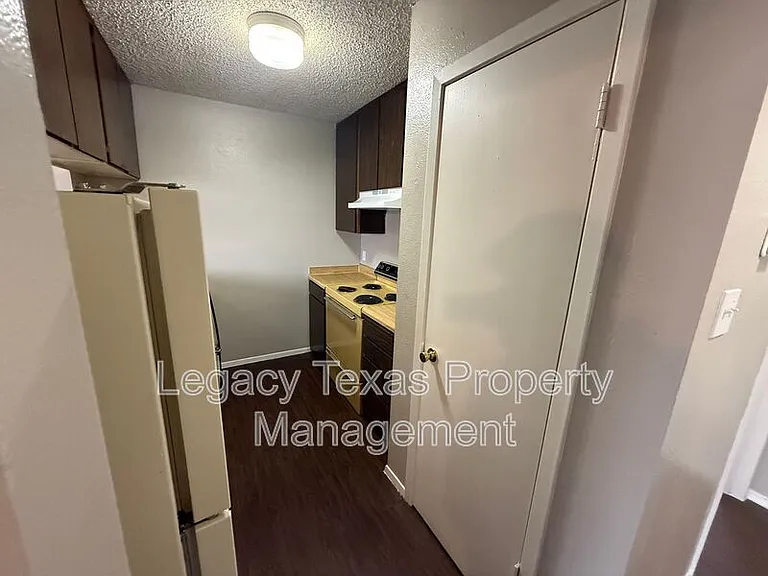 1704 Short St #C — Photo 6
