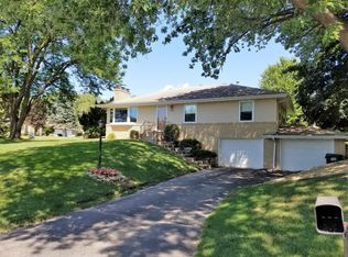 2840 Highview Ter, Eagan, MN 55121