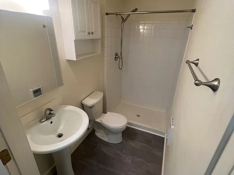 1916 NE Everett St — Photo 15