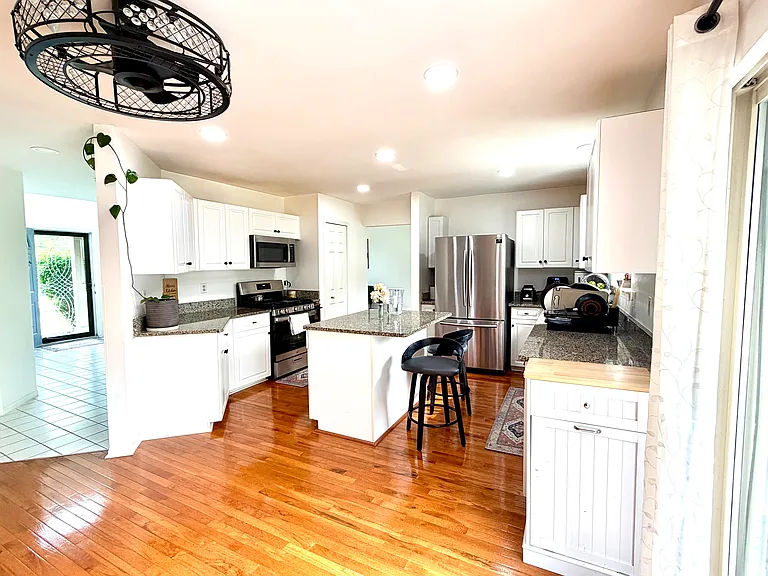 24605 Millcreek Dr — Photo 41