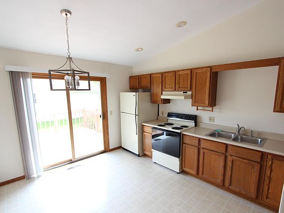 2nd image of 1302 Camelot Dr