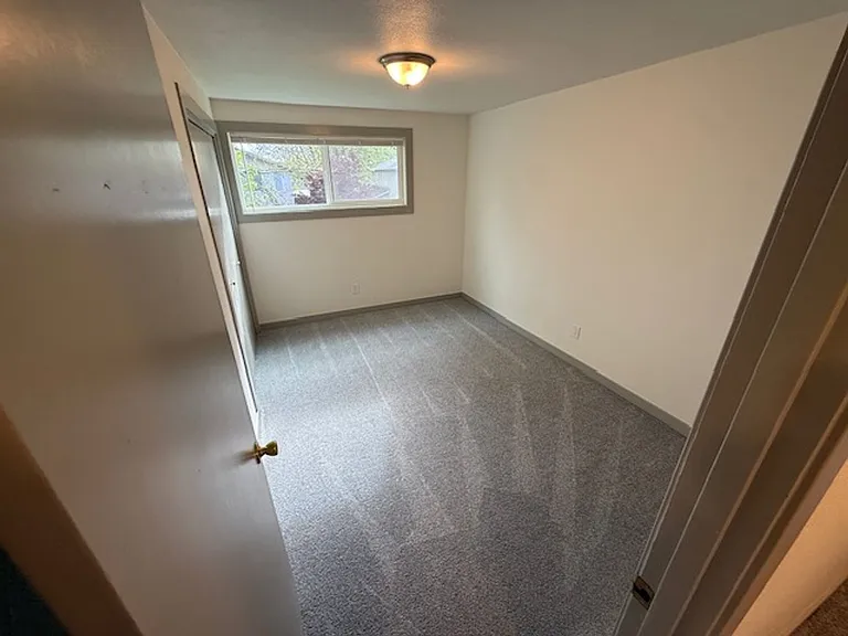 720 NW Walnut Blvd — Photo 6