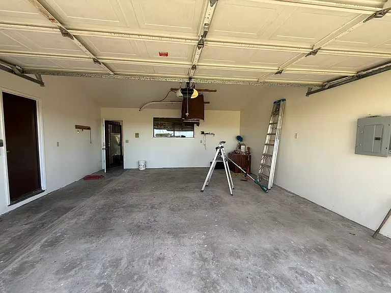 933 E Lincoln Ave — Photo 9