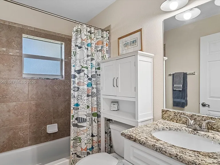 924 Lake Dr E — Photo 29