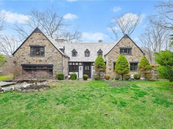 109 Mayapple Rd, Stamford, CT 06903