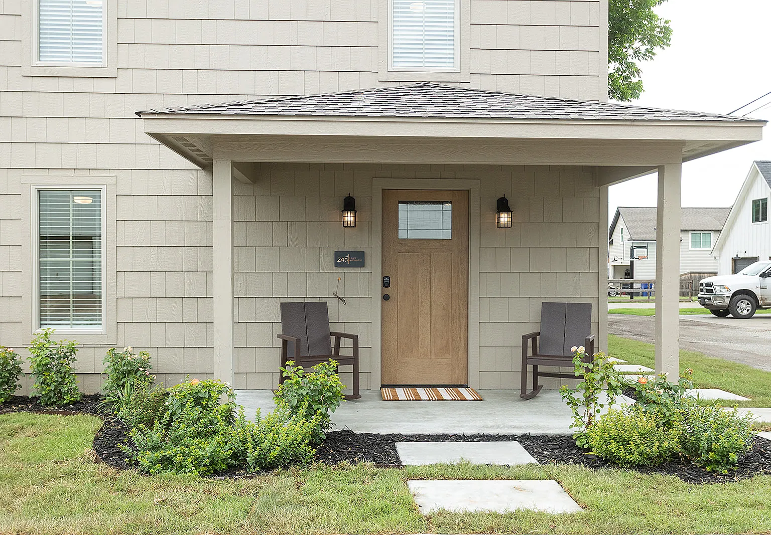 2 bed, 800 sqft, $2,000 — Photo 2